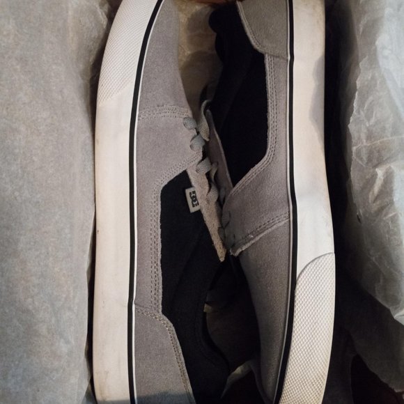 DC Tonik Shoes - grey and black size 11 NEW - Picture 2 of 5